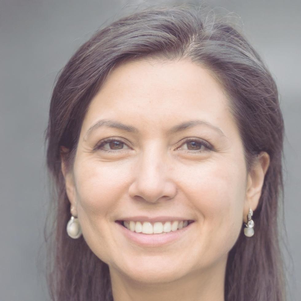 Elena Kowalski, Portfolio Manager